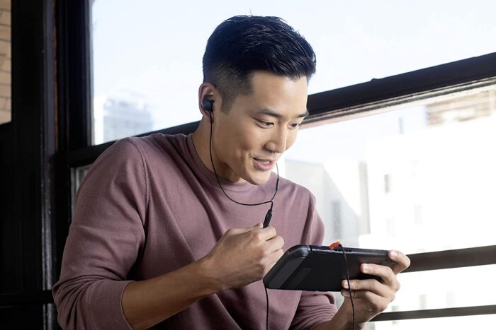 JBL Quantum 50 - Wired in-ear gaming headset with volume slider and mic mute - Image 5